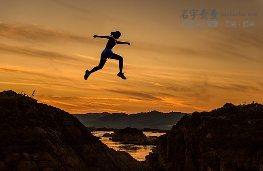 何姓女孩起名起100分名字